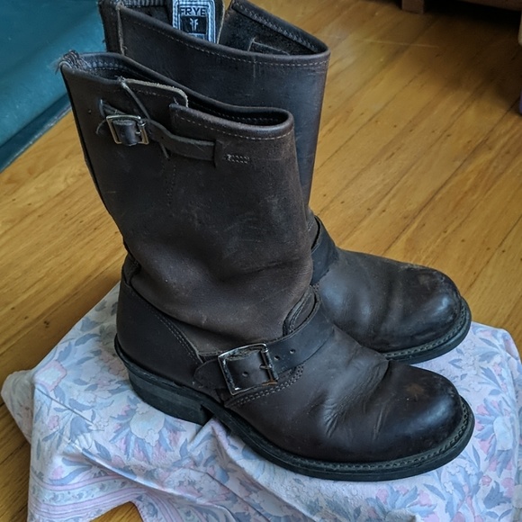 frye engineer boots brown